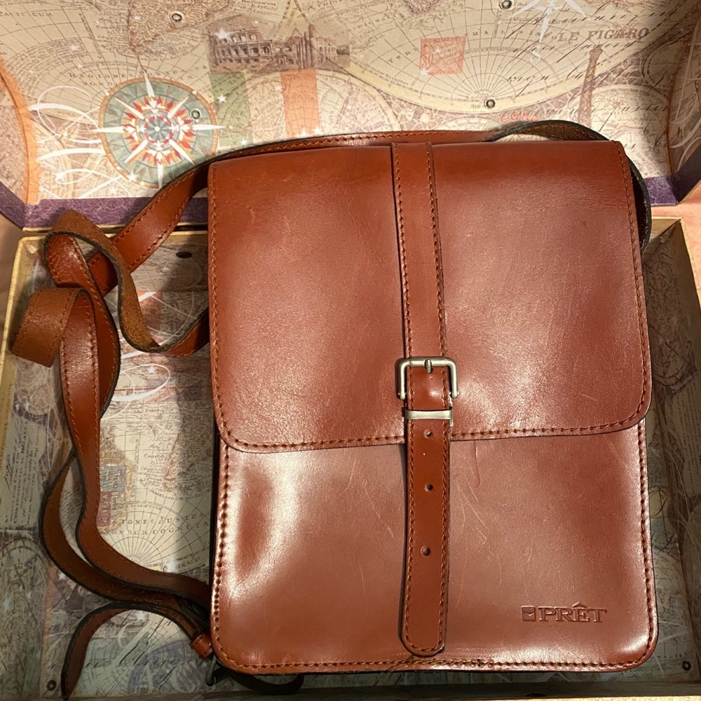 “Prêt” leather crossbody purse